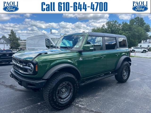 2024 Ford Bronco Outer Banks in Eruption Green Metallic — front three-quarter view