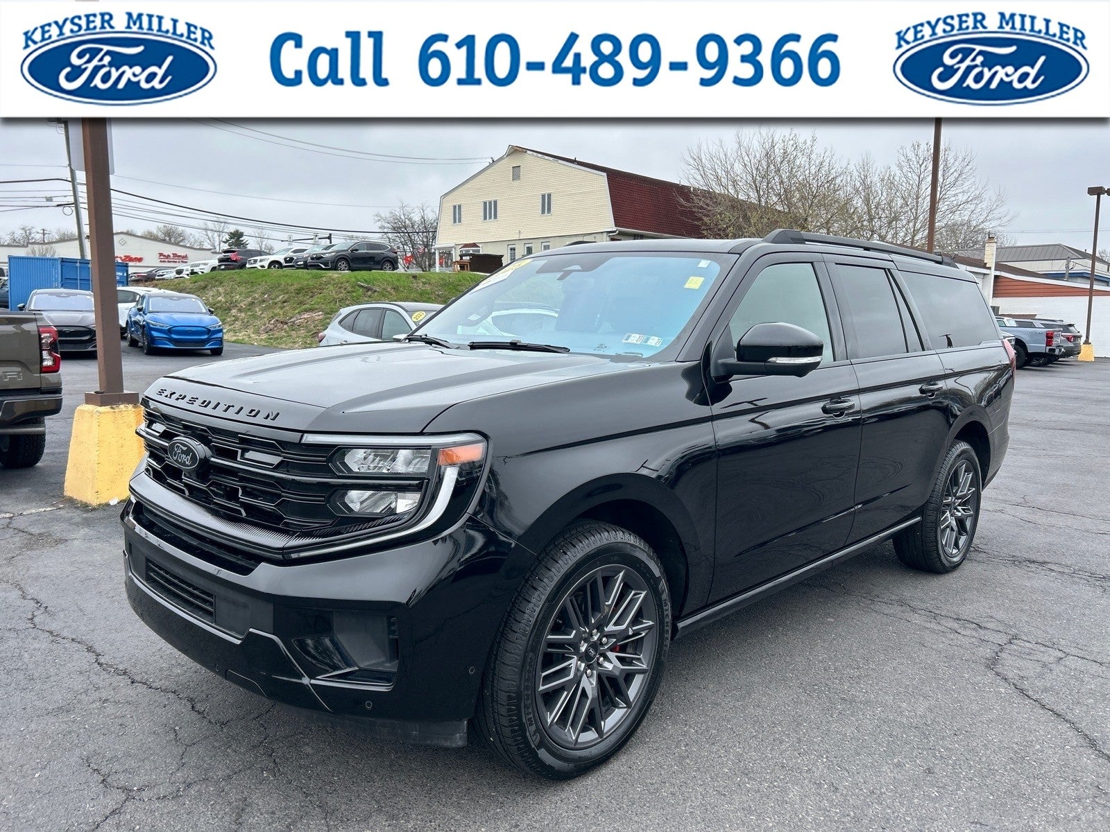 2025 Ford Expedition Max Platinum in Agate Black Metallic — front three-quarter view